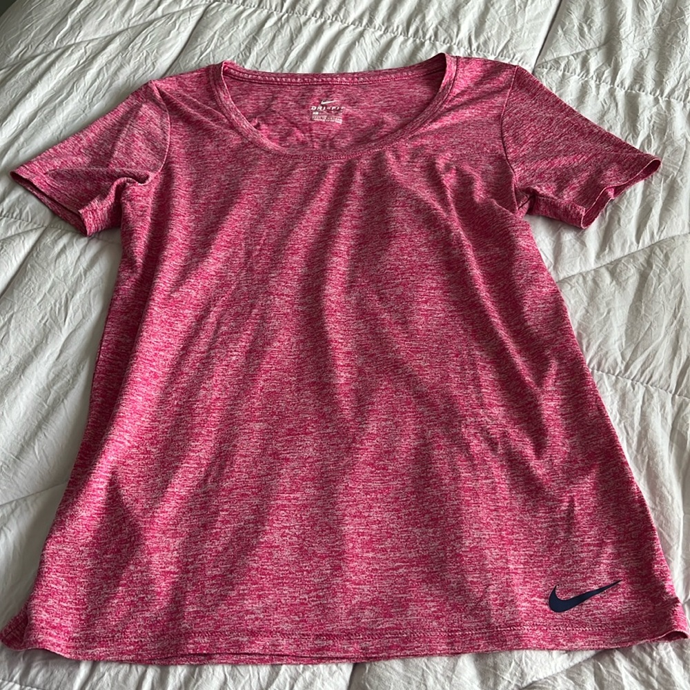 Women’s Nike top